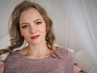 Kolem - online chat exciting with a blond Hot babe 