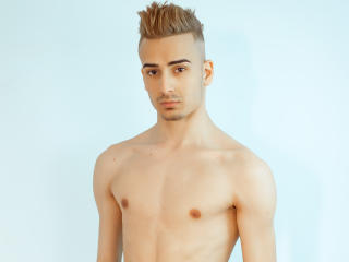 NickRobson - Webcam live sexy avec ce Gay aux cheveux dorés sur le service Xlovecam 