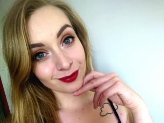 LeahxSmart - Webcam live hard with this European Sexy girl 
