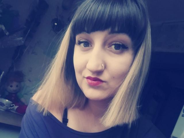 LucyHoney - Chat sexy avec cette Sublime jeune maîtresse très sexy avec une plastique gracieuse sur la plateforme XloveCam 