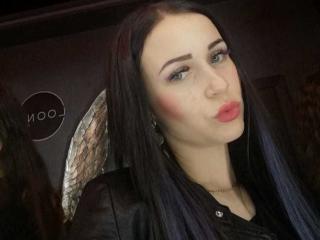 AnitaPurple - Cam xXx avec cette Sacrée créature de rêve bien roulée au décolleté idéal  