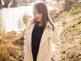 VictoriaCake - Chat live intime avec une éblouissante jeune maîtresse hot maigre sur X Love Cam 