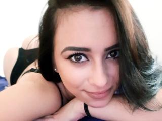 LaraNatlie - Webcam xXx with a Young lady with average hooters 
