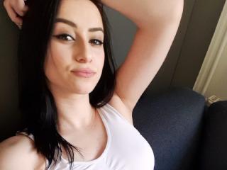 LaraNatlie - Chat cam sex avec une Admirable jeune model sexy assez filiforme sur le service Xlove 