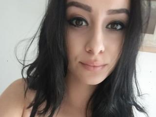 LaraNatlie - Chat live hot with a Sexy babes with standard titties 