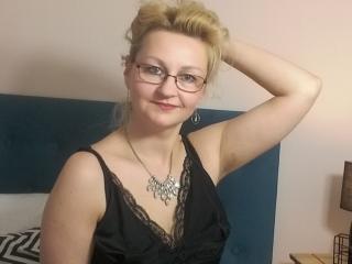 MiriamTRUE - Live chat exciting with this trimmed vagina Mature 