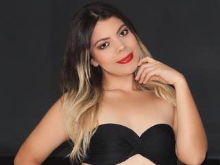 LuarenFox - Webcam live hot avec une Merveilleuse canon très sexy sur Xlovecam 