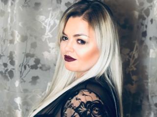 DevilLady - Webcam live hard with a shaved vagina Sexy babes 
