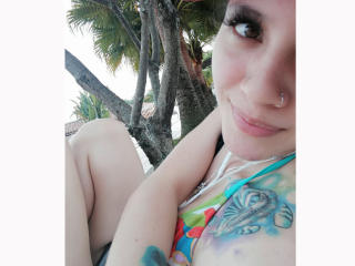 SarahBlue69 - Webcam live sexy avec une Chaude canon hot latine  