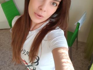 AnnaFiree - Web cam sexe avec une Resplendissante jeune demoiselle brune sur XloveCam 