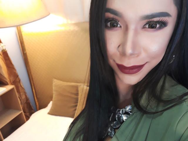 SelenaHugeCockTSx - Chat cam intime avec une Trans Chinoise, Japonaise ou Thailandaise sur la plateforme Xlovecam 