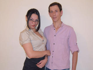 ONaughtyCouple - Live cam hot with this shaved genital area Girl and boy couple 