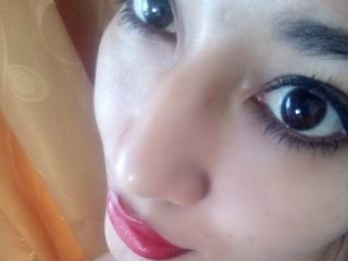 VioletaLight - Chat cam porno avec une éblouissante maîtresse hot rasée sur la plateforme XloveCam 