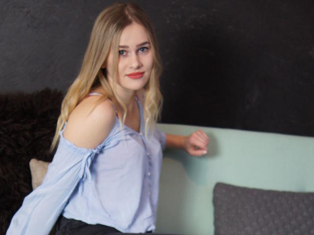 Lillymiracle - Show live hard with a average hooter Hot chicks 