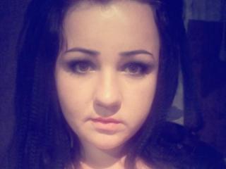 AnnaBloon - Chat excitant avec une Femmes rasée sur la plateforme X Love Cam 