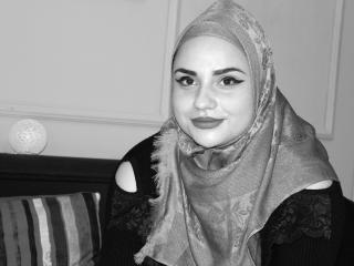 Reeyna - Chat sexy avec cette éblouissante jeune maîtresse bien roulée musulmane sur le site X Love Cam 