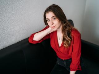 IlayaFlower - Webcam hard with a European 18+ teen woman 