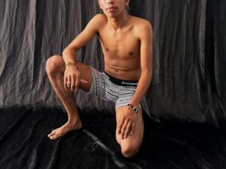 AndySax - Live cam excitant avec ce Homme latino  
