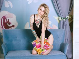 HoneySallyMoore - Live cam sexy with a Hot chicks 