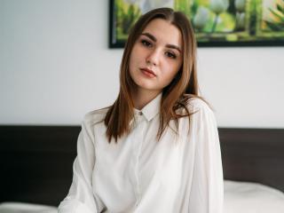 IlanaFlower - Show sex with this shaved vagina Sexy girl 