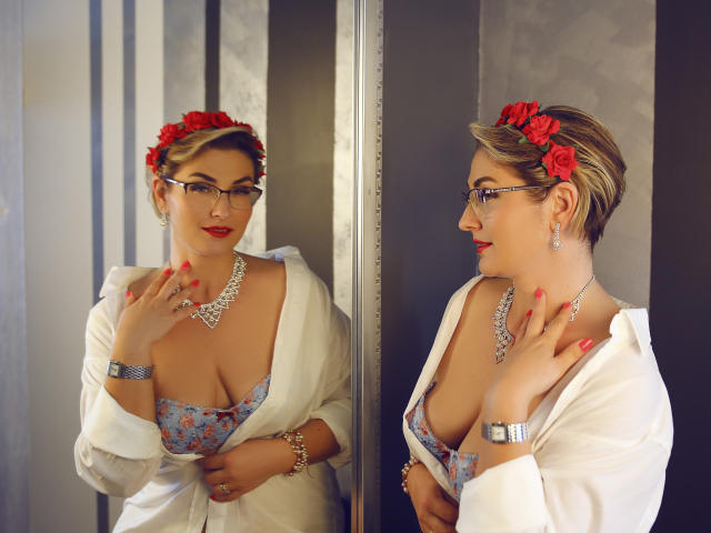 ClassyCarolyn - Camera khiêu dâm &amp; quyến rũ trực tiếp - 6500773