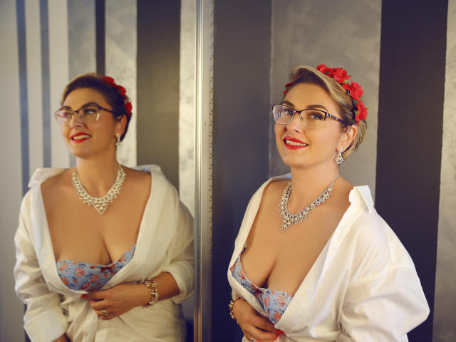 ClassyCarolyn - Camera khiêu dâm &amp; quyến rũ trực tiếp - 6500788