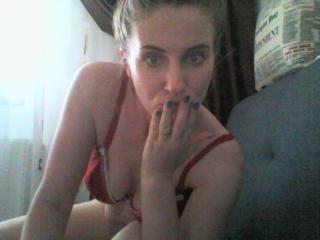 AnnaBelleFemme - Live chat sexy avec cette Femmes au sexe complètement rasé  