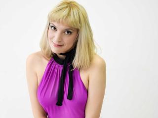 MartinaSlavik - Chat live sex avec une Divine jeune model hot à la poitrine idéale sur le service XloveCam 