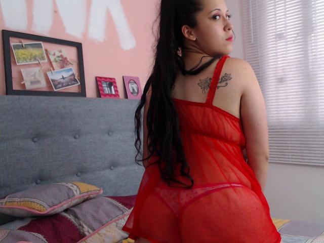 EvaBoobs - Webcam porn avec une Femmes rasée sur le service Xlovecam.com 