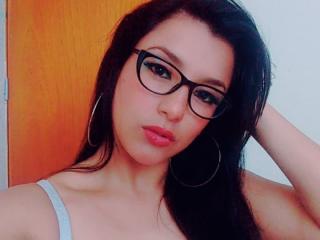 Evalauren - Show hard with this latin Young lady 