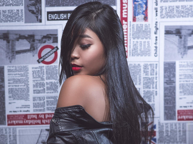 SharlottesHann - Live hard with this shaved pubis Gorgeous lady 