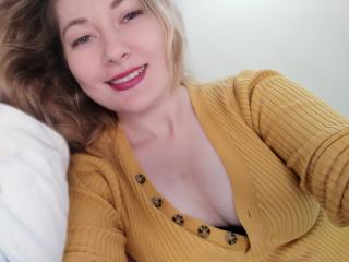 BlondeLacy - Show live x with a average body Young and sexy lady 