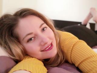 BlondeLacy - Webcam live sex with this platinum hair Young and sexy lady 