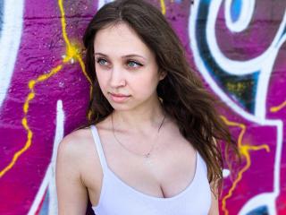 SweetMiaS - Webcam porn avec une Resplendissante jeune fille sexy épilée  