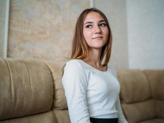 InnaMiracle - Live chat x avec cette Incroyable jeune femme très sexy aux cheveux bruns sur X Love Cam 