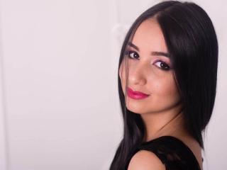 SophieLaurent - Chat live hot with this shaved vagina Young lady 