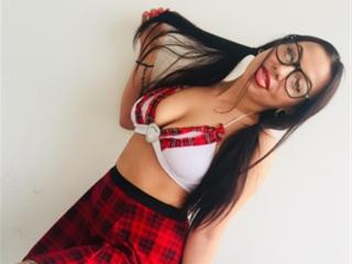 AmandaMia - online chat xXx with a shaved pussy Young and sexy lady 