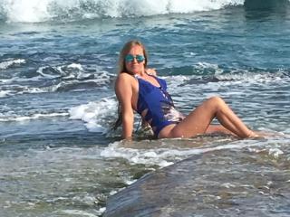 UltraChickX - Web cam hot with a platinum hair Sexy lady 