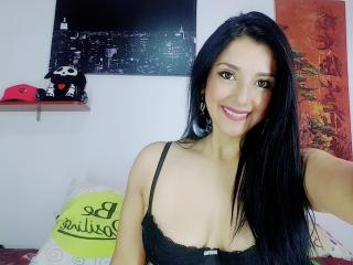Evalauren - Cam hot with this black hair Hot babe 