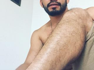 ChrisPrettyBoy - Webcam live sex avec un Homo avec le sexe totalement poilu  
