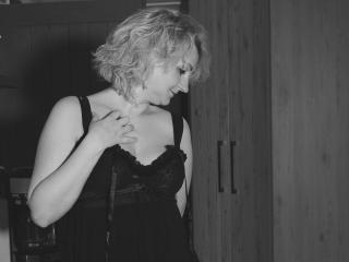 MiriamTRUE - Live xXx with this skinny body Lady over 35 