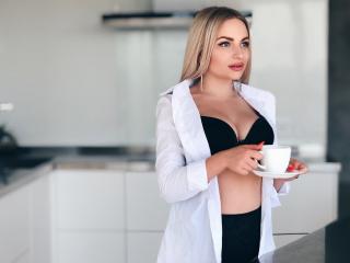 EmiliaBon - Chat cam x with this platinum hair Young and sexy lady 