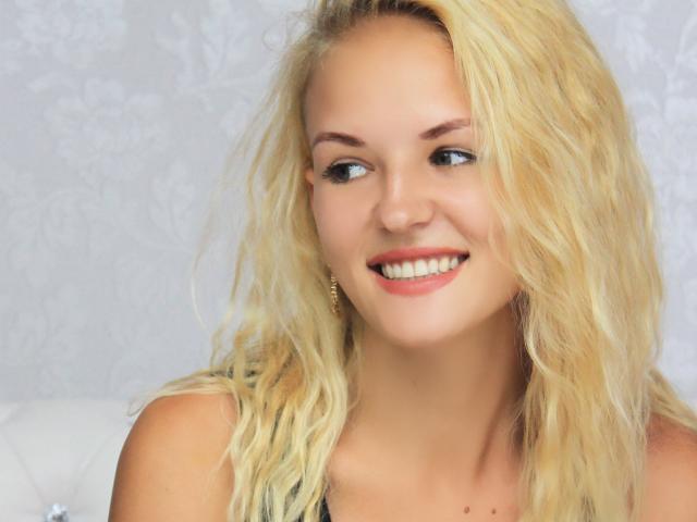 AliciaW - Live cam exciting with this blond Girl 