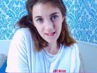 Millona - online show porn with a White 18+ teen woman 