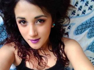 BrunaLovely - Show live nude with a so-so figure Young lady 