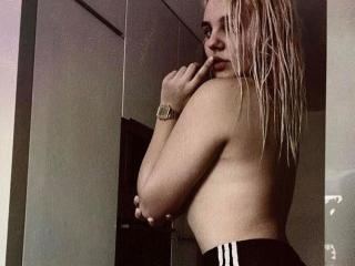 AnastasiaSweet - Live xXx avec cette Divine jeune demoiselle bien roulée avec le sexe taillé sur la plateforme Xlovecam 