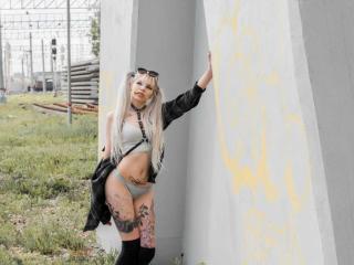 WonderJasmine - Chat live porn avec cette Sacrée créature de rêve en chaleur blonde vénitien sur le site Xlove 