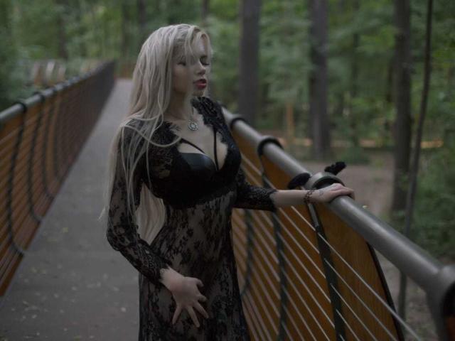 WonderJasmine - Webcam hard with this shaved pussy Young lady 