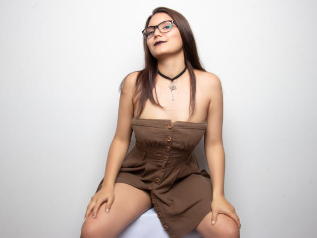 AriaLeen - Chat cam hard avec cette Ravissante jeune bombe en chaleur  