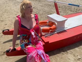 BerrySparks - online show hot with this blond Lady over 35 